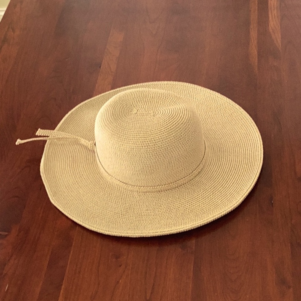 Sun Day Afternoons UPF 50+ hat, NWOT